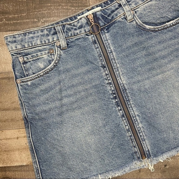 Free People Mini Zip It Up Denim Skirt size 28 - Picture 4 of 15